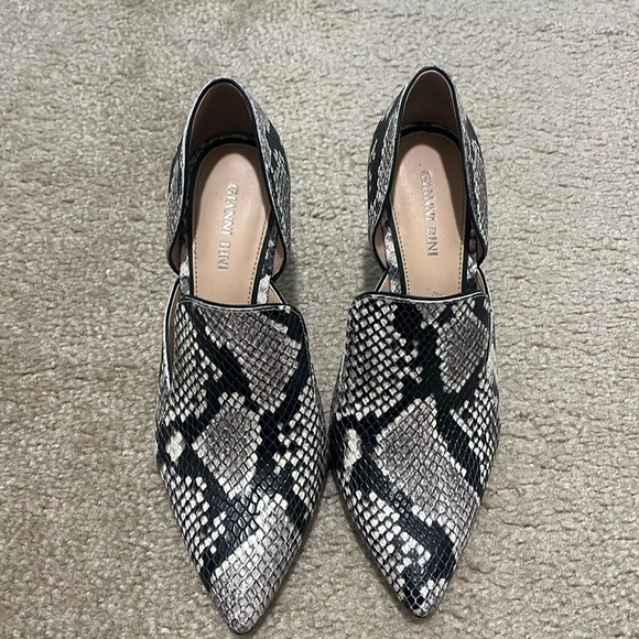 Gianni Bini (Dillards) pointy toe, 4” heel mule. Snakeskin Print, black, white - Picture 1 of 4